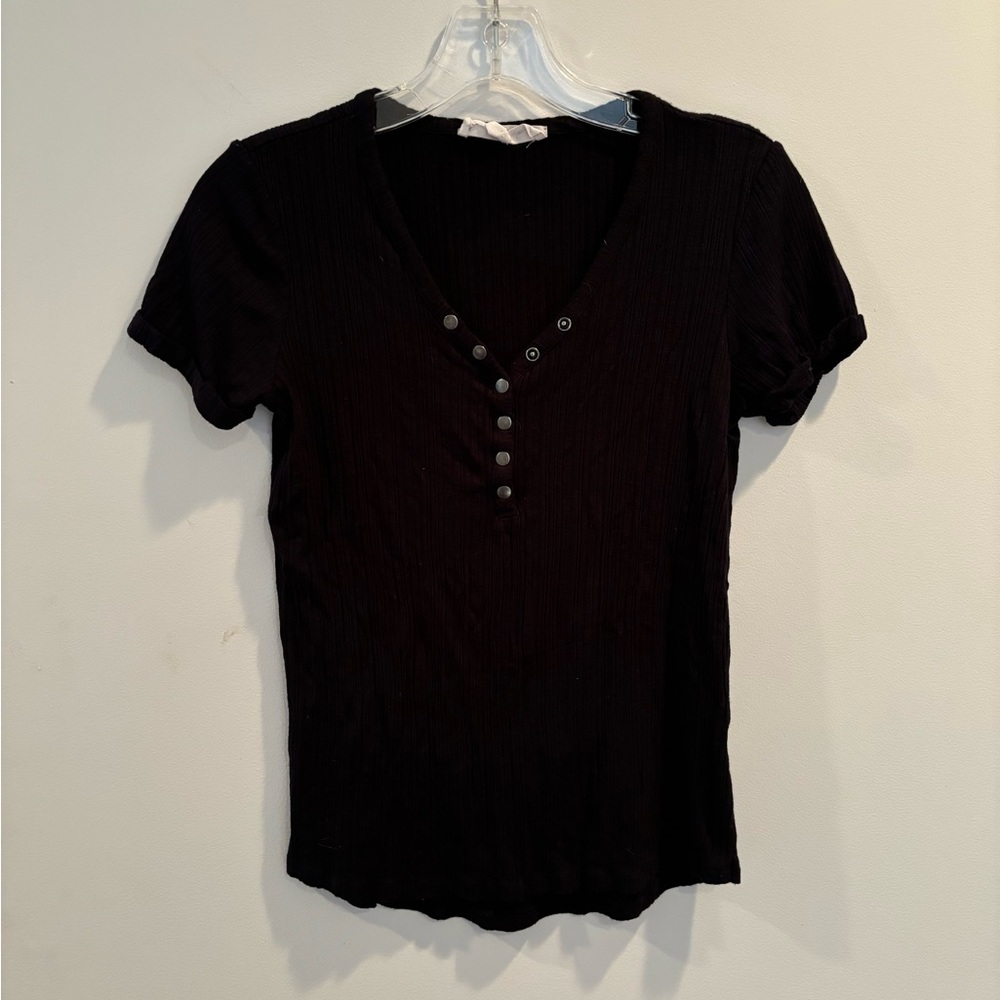 Hippie Rose size small snap-closure shirt